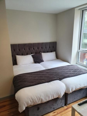 City centre 5 en-suite rooms up to 10 people